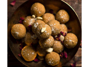 Desi Ghee Alsi Pinni