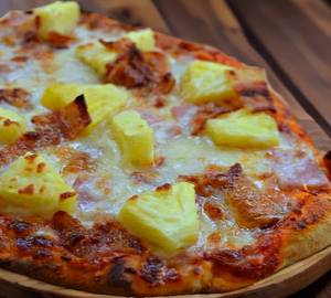 Pineapple pizza