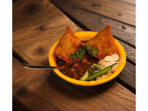 Samosa Chana [2 Pieces]