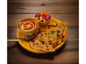 1 Butter Naan With Shahi Paneer