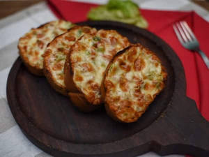 Supreme Garlic Bread