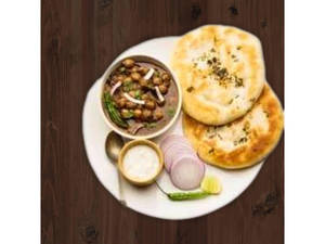 1 Onion Kulcha With Chana