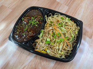 Veg Noodles With Veg Manchurian [4 Pieces]