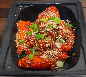 Special Honey Chilli Chicken Momos [8 Pieces]