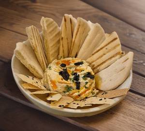 Hummus With Pita Bread & Peri Peri Drizzle