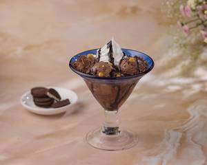 Oreo Cookies Fudge Sundae