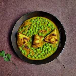 Raddish Paratha & Peas Masala
