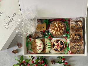 Christmas & New Year Gift Hamper 1.