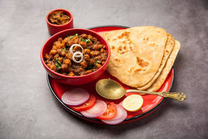 Chole With 3 Paratha