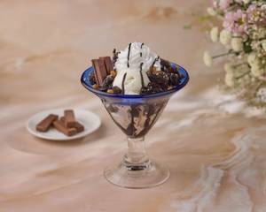 Kit Kat Sundae