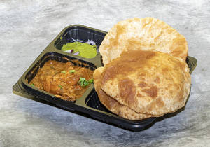3 Poori With Chicken Masala
