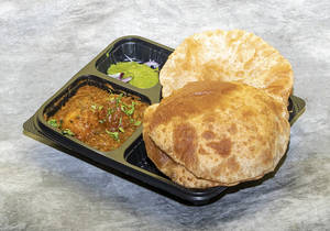 3 Poori With Dum Aloo
