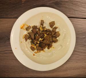 Hummus with beef 