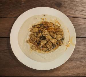 Hummus with chicken 