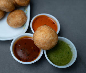 Dal Kachori [in Pieces]