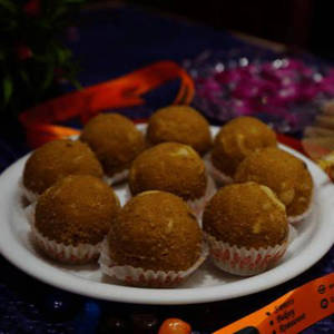 Besan Dry Fruit Laddu