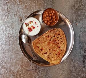 2 Sade Paratha with chole sabji