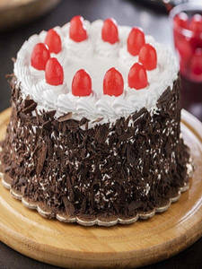 Black Forest Cake (1/2 Kg)