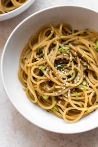 Ginger Garlic Noodles [Chicken]