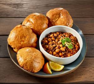 Chole poori [4 pieces]