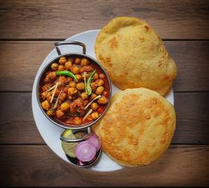 Chole bhature amritsari