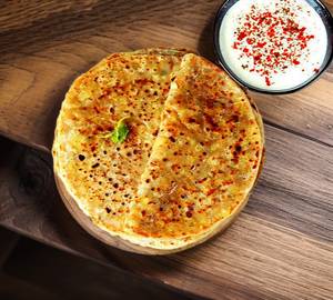 2 aloo pyaz paratha with curd