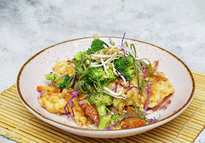 Kung Thai Garlic Chef Special Dry-chicken