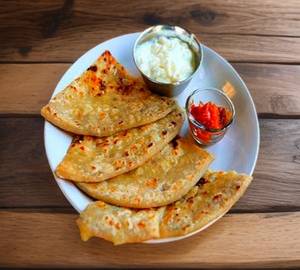 2 paneer paratha with curd