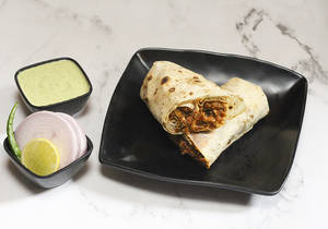 Chicken Bhuna Roomali Roti Roll(maida)