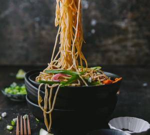 Veg schezwan noodles