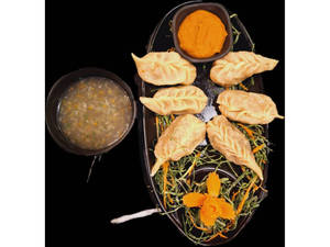 Veg Momos 6 Pcs