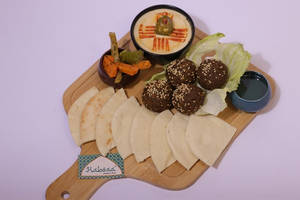 Falafel Hummus Basket