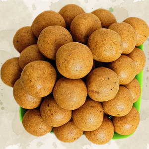 Besan Laddu [6 Pieces] [240 Grams]
