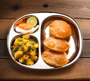 4 poori with bhaji