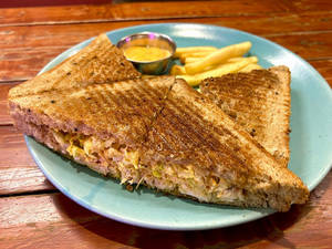 Non Veg Avenue Club Sandwich With Nachos