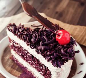 Black Forest Pastry ( BIG SIZE ) (Eggless)