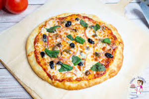 Cheese olive pizza