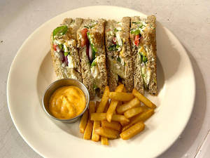 Bombay Mix Cheese Sandwich With Nachos