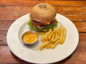 Chicken In Burger With Nachos