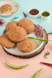 Pyaz Kachori.
