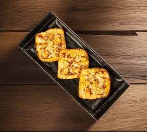 Paneer Makhani Garlic Bread