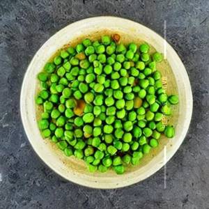 Green Peas Pepper Dry