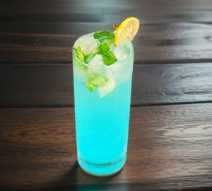Blue curacao mojito