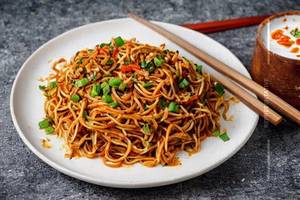 Chilly garlic noodles