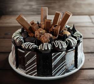 Kitkat & ferrero cake