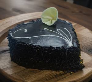 Dutch Choco Hrt Cake (Eggless)