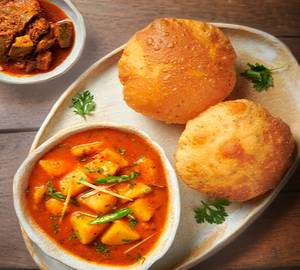 Aloo poori [1 plate]
