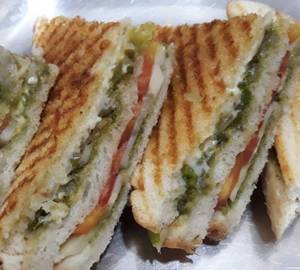 Veg Cheeee Sandwich (1 Piece)