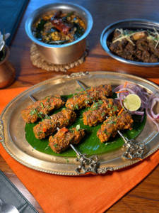 Lucknowi Murgh Seekh