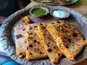 2 Gobhi Paratha With Dahi